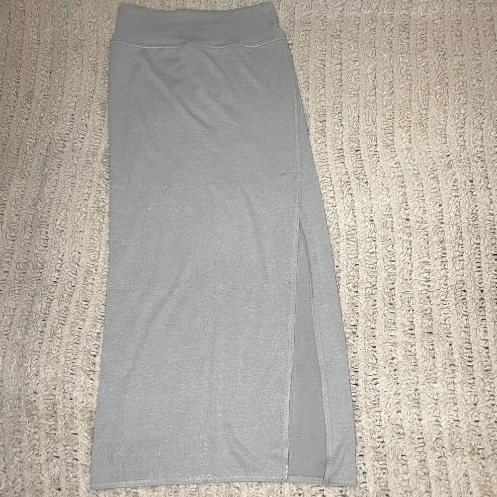 Wilfred Free - Aritzia Stretch open slit skirt ((XXS)